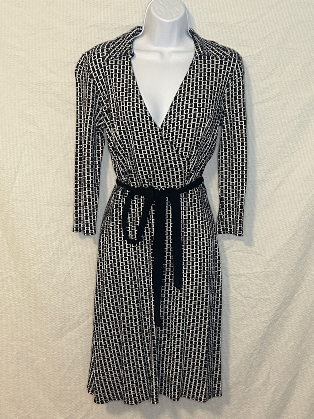 LOFT Faux Wrap Black/White Patterned Knit Dress with Tie Belt, Size 4
